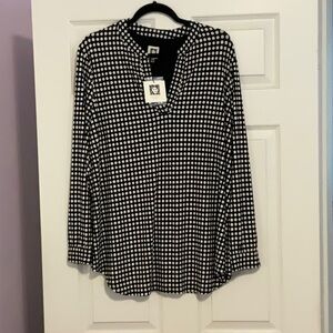 Plus size dot-print split-neck top